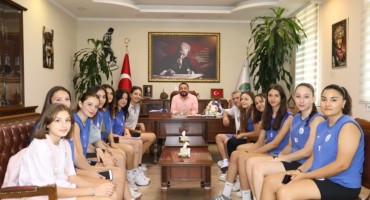 Başkan Turan; Kız Voleybol Takımımızın Başarısını Kutluyoruz